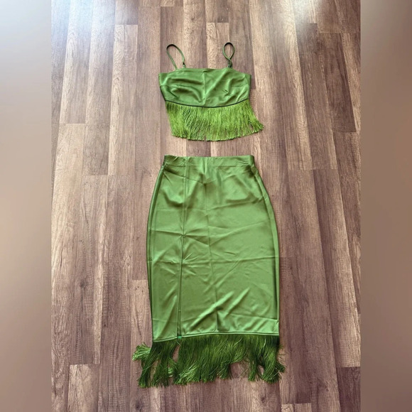 House of Harlow 1960 Satin Fringe Hem Cami & Skirt Set cami Size XS skirt size S - Picture 3 of 9